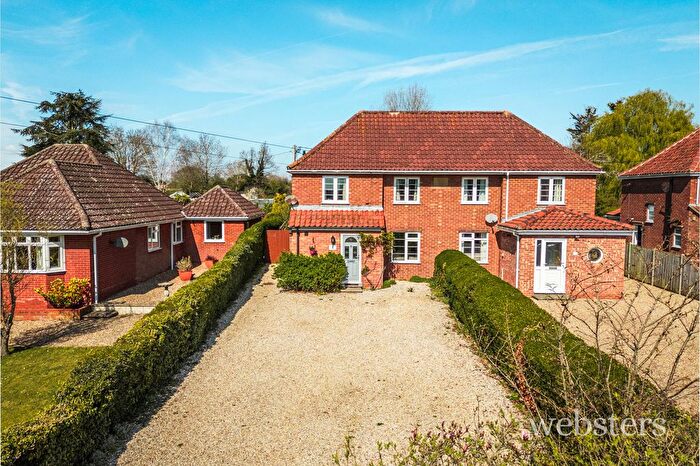 4 Bedroom Semi-Detached House For Sale In Crown Road, Buxton, NR10
