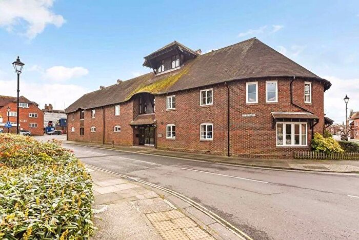1 Bedroom Flat For Sale In St. Cyriacs, Chichester, PO19