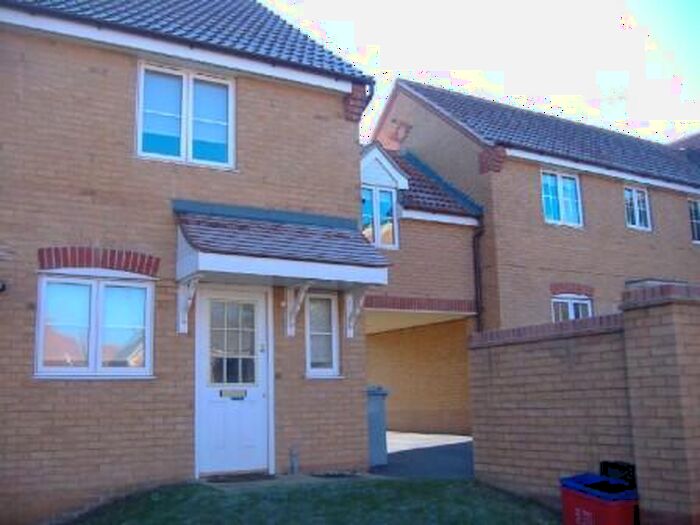 3 Bedroom Semi-Detached House To Rent In Tailby Avenue, Kettering, NN16