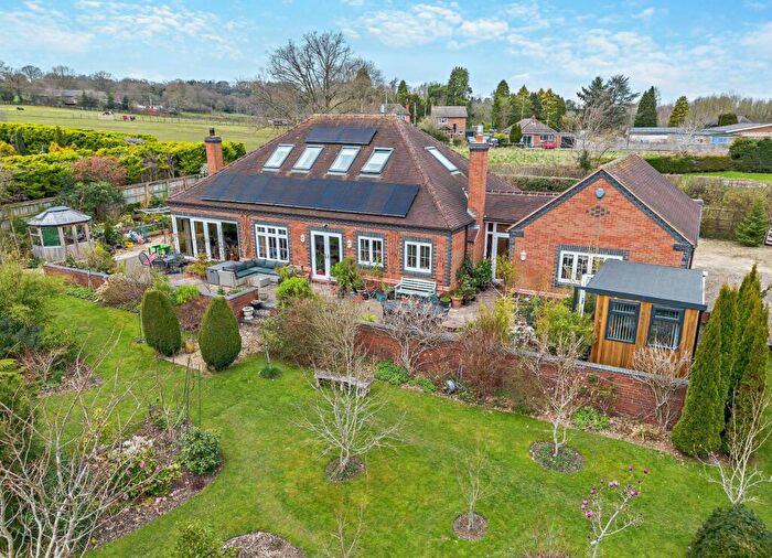 3 Bedroom Bungalow For Sale In New Road, Oreton, Shropshire, DY14