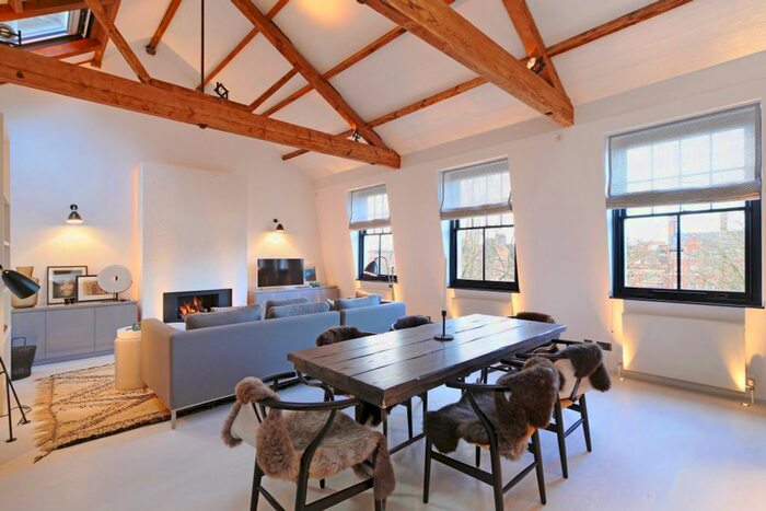 3 Bedroom Flat To Rent In Cadogan Square, London, SW1X