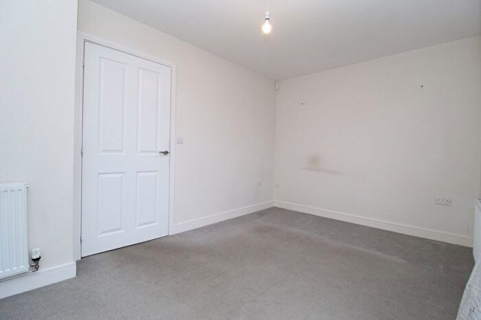 3 Bedroom Terraced House For Sale In Pintail Circle, Biddenham, MK40