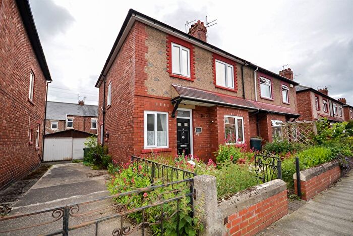 3 Bedroom Semi-Detached House For Sale In Wansbeck Road, Jarrow, NE32