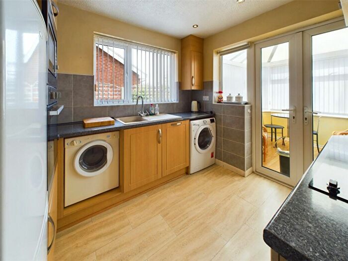 2 Bedroom Bungalow For Sale In Surfleet Close, Wollaton, Nottinghamshire, NG8