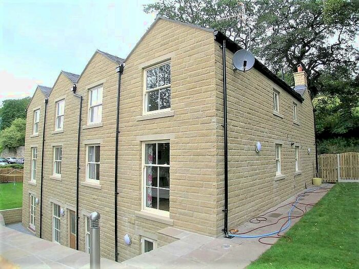 Flats to rent in Compstall, Stockport