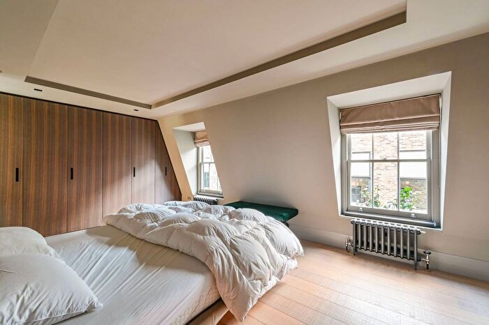 3 Bedroom Mews To Rent In Bentinck Mews, Marylebone, London, W1U