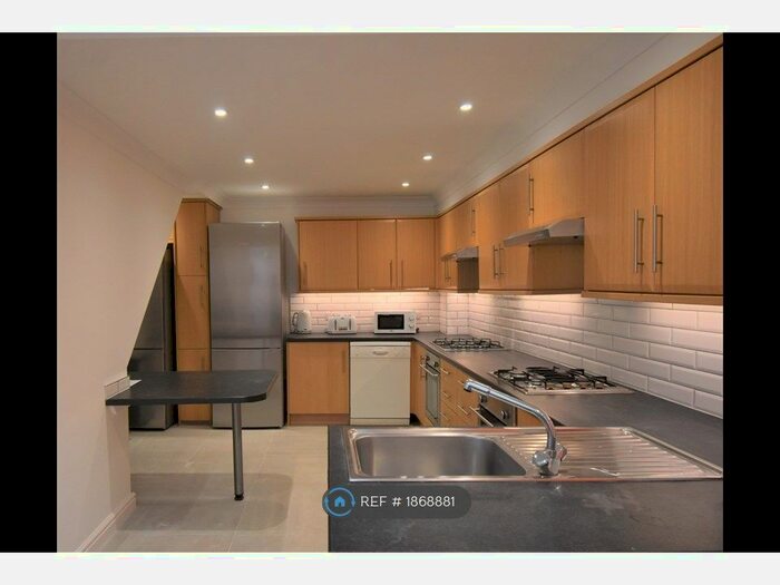 8 Bedroom Semi-Detached House To Rent In Granby Gardens, Reading, RG1