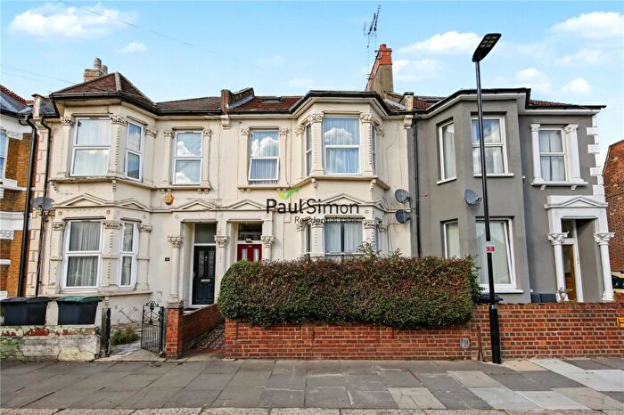 3 Bedroom Apartment For Sale In Park Road, London, N15