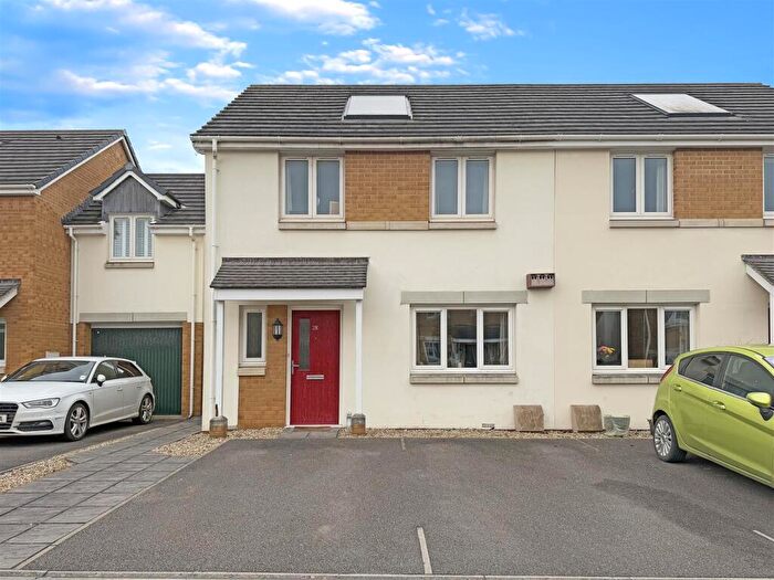 3 Bedroom Semi-Detached House For Sale In Sandringham Gardens, Barnstaple, EX31