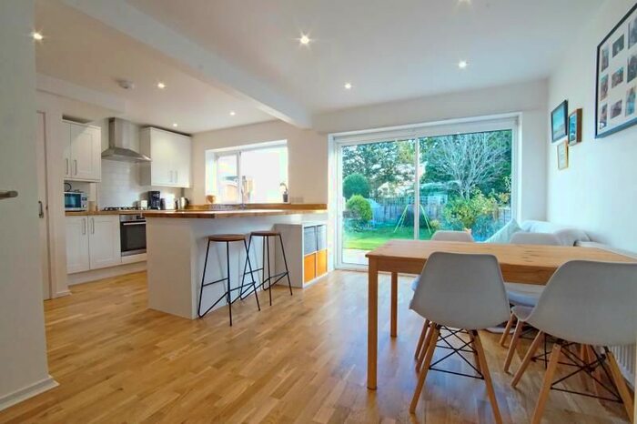 3 Bedroom Semi-Detached House To Rent In Farne Close, Henleaze BS9