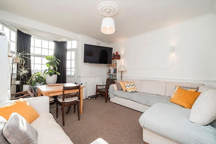 3 Bedroom Flat To Rent In Aspen Gardens, Hammersmith, W6