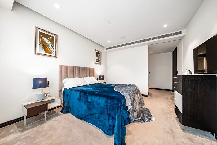 2 Bedroom Flat To Rent In Sandringham House, Earls Way, London, SE1