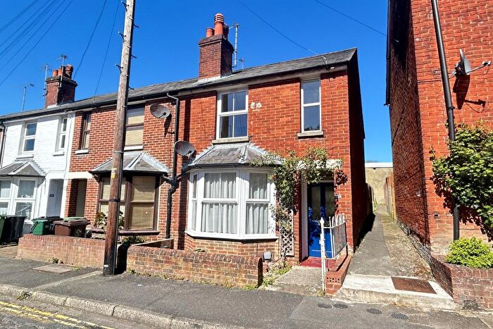 2 Bedroom House To Rent In Flaxfield Road, Basingstoke, RG21