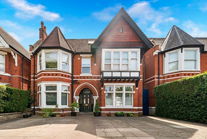2 Bedroom Flat For Sale In Gordon Road, Ealing, W5