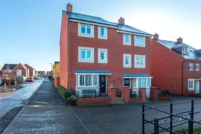 4 Bedroom Semi-Detached House To Rent In Sunflower Road, Lyde Green, Bristol, BS16
