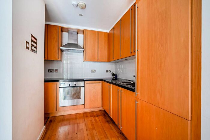 2 Bedroom Flat To Rent In Tufton Street, Westminster, London, SW1P