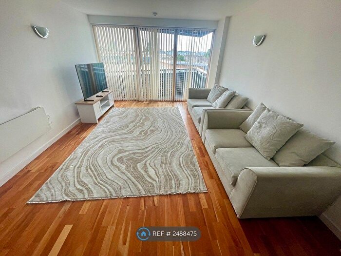 2 Bedroom Flat To Rent In Gainsborough Studios West, London, N1