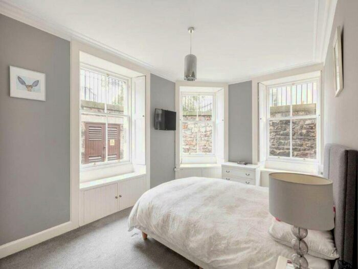 2 Bedroom Flat To Rent In Carlton Street, Stockbridge, Edinburgh, EH4