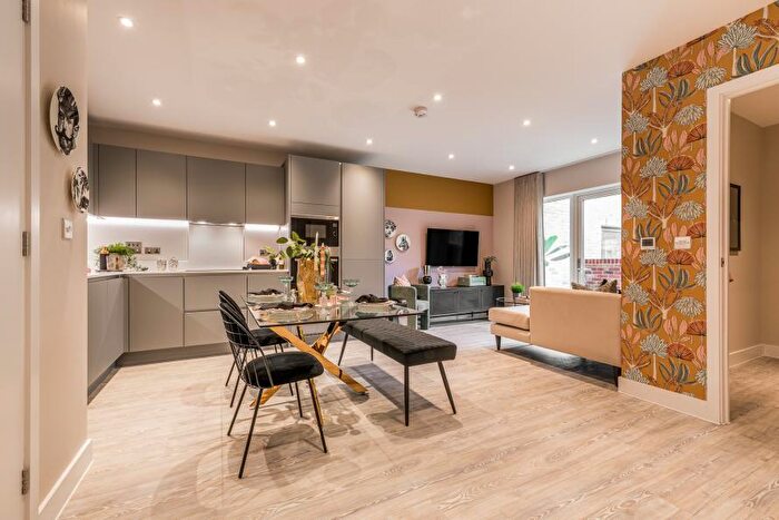 2 Bedroom Apartment For Sale In Newmarket Road, Cambridge, CB5