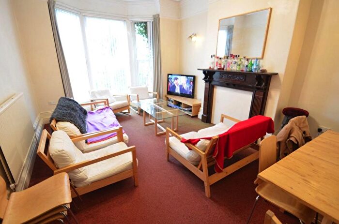 8 Bedroom Terraced House To Rent In Belle Vue Road, Hyde Park, Leeds, LS3