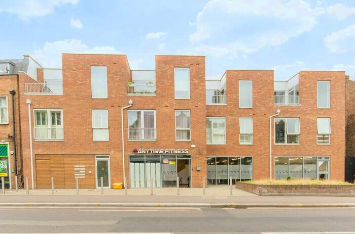 3 Bedroom Flat To Rent In High Road Leyton, Leyton, London, E10