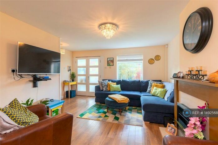 3 Bedroom End Of Terrace House To Rent In St. Pauls Gate, Wokingham, RG41