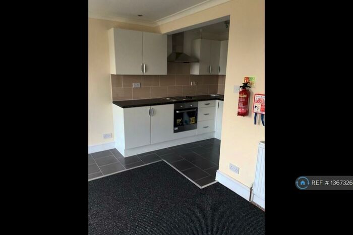 1 Bedroom Flat To Rent In Russell Street, Peterborough, PE1