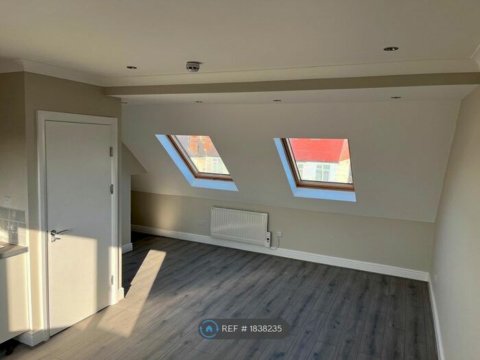 Studio To Rent In Johns Lane, Morden, SM4