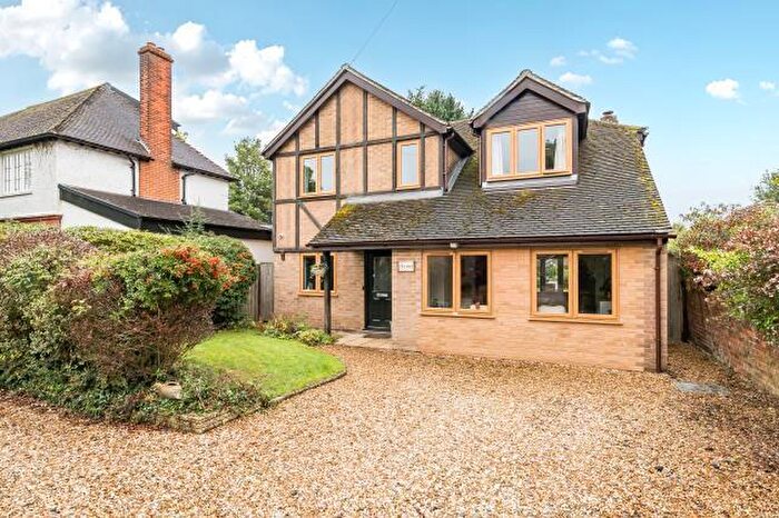 4 Bedroom Detached House For Sale In The Grove, Thatcham, West Berkshire, RG18