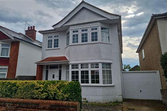 6 Bedroom House To Rent In Bedroom Detached House In Bournemouth, BH9