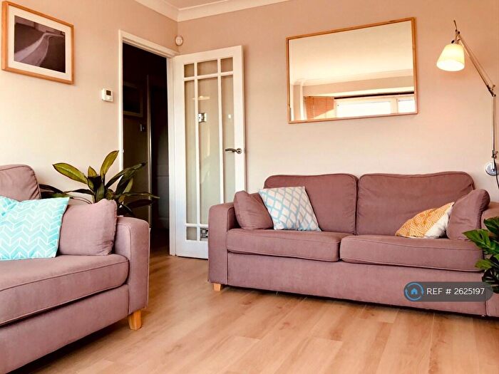 3 Bedroom Semi-Detached House To Rent In Woodbourne Avenue, Brighton, BN1