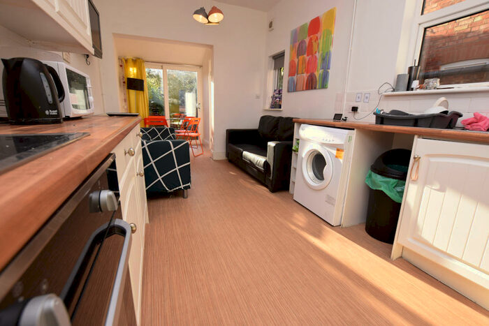 5 Bedroom Terraced House To Rent In Southampton Road /, Northampton, NN4