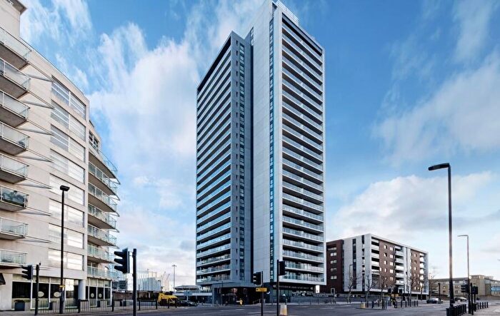 3 Bedroom Apartment To Rent In Yabsley Street, London, E14