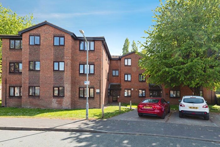 1 Bedroom Flat For Sale In Pittman Gardens, Ilford, Essex, IG1