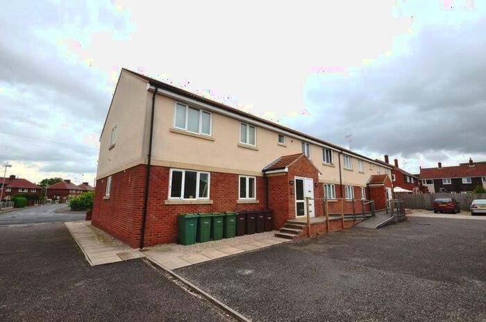 2 Bedroom Flat To Rent In Wood Lane, Castleford, WF10