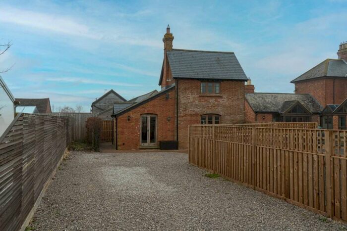 1 Bedroom Detached House For Sale In Hogshaw Farm, Hogshaw, MK18