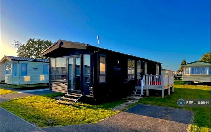 2 Bedroom Mobile Home To Rent In Seawick, Clacton, CO16