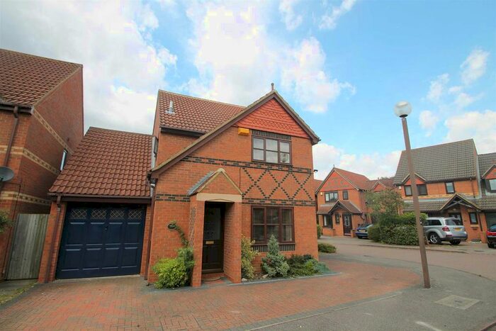 3 Bedroom Detached House To Rent In Wrens Park, Middleton, Milton Keynes, MK10