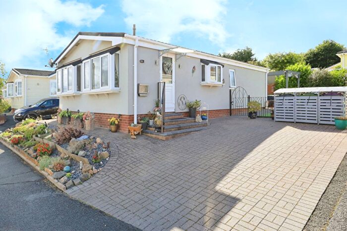 2 Bedroom Mobile/park Home For Sale In Earls Ditton Lane, Hopton Wafers, Kidderminster, DY14