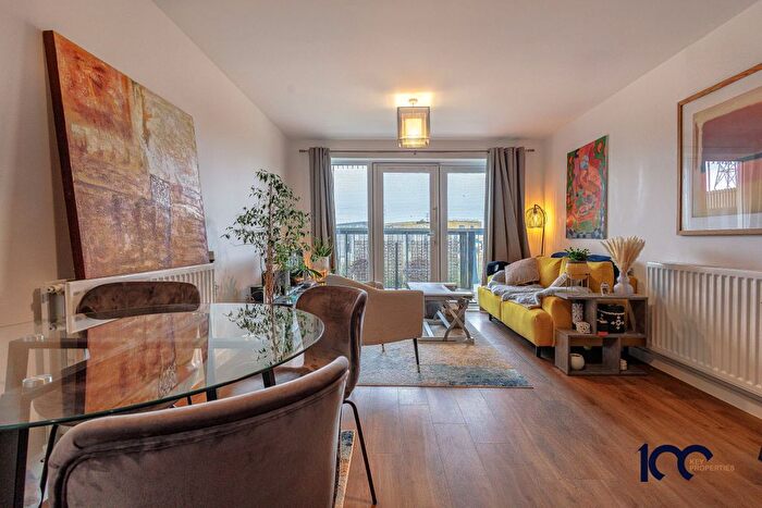 1 Bedroom Flat For Sale In Samuel Garside House, Barking, IG11