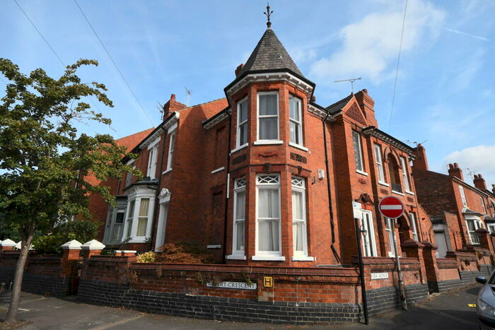 4 Bedroom End Of Terrace House To Rent In Albert Crescent | Student House | /, LN1