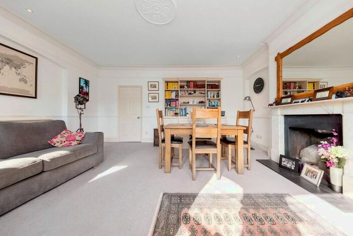 2 Bedroom Flat To Rent In Ouseley Road, Balham, London, SW12