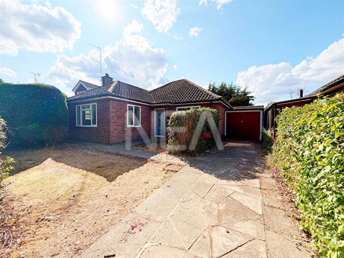 2 Bedroom Detached Bungalow To Rent In Hewett Avenue, Caversham, Reading, RG4