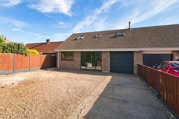 4 Bedroom Chalet For Sale In Tillbridge Road, Sturton By Stow, LN1