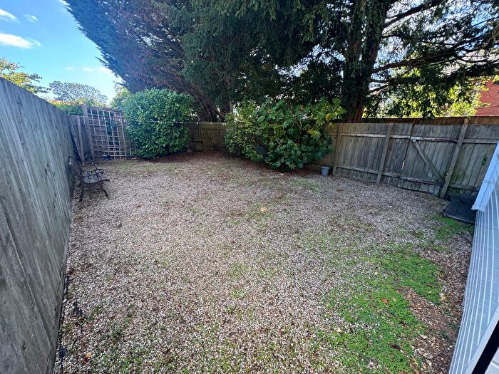 2 Bedroom Flat To Rent In Beechey Road, Bournemouth, BH8