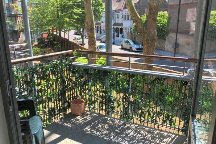 2 Bedroom Flat To Rent In Ashfield Court, Clapham Road, London, SW9