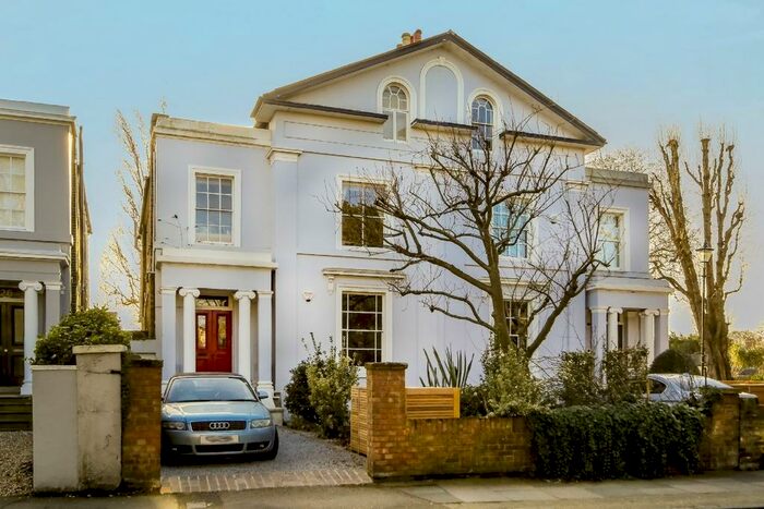 3 Bedroom Flat To Rent In Lee Terrace, Blackheath, SE3