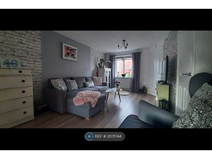 3 Bedroom Semi-Detached House To Rent In Yew Tree Road, Gloucester, GL3