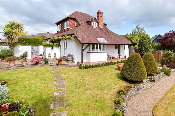 4 Bedroom Chalet For Sale In The Street, Bearsted, Maidstone, Kent, ME14