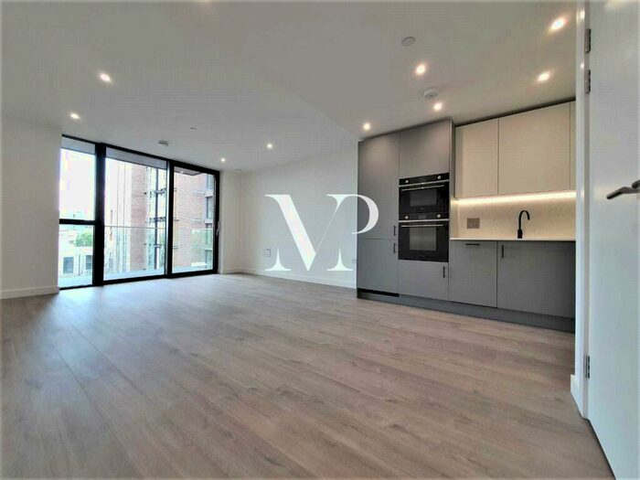 2 Bedroom Apartment To Rent In Willowbrook House, Woodberry Downs, London, N4